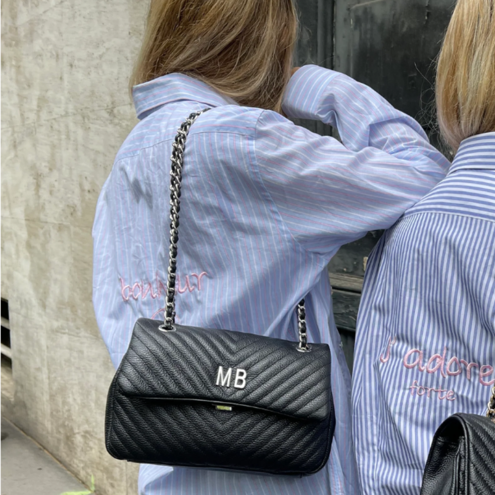 Borsa a tracolla media in pelle trapuntata personalizzabile con iniziali mini in metallo argento MB.