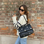 Borsa a tracolla Tiffany in pelle con borchie a forma di cuore in metallo argento, oro o nero