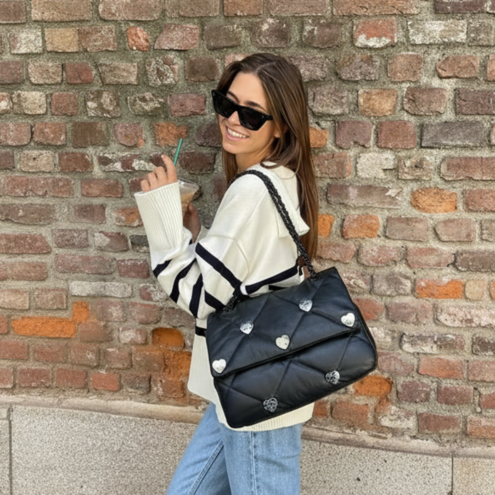 Borsa a tracolla Tiffany in pelle con borchie a forma di cuore in metallo argento, oro o nero