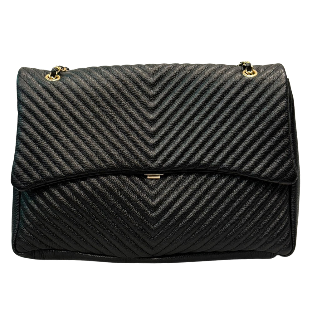Borsa a tracolla maxi in pelle trapuntata con patta personalizzabile e iniziali in metallo 