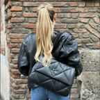 Borsa a tracolla Tiffany in pelle trapuntata personalizzabile con iniziali, cuori e stelle in metallo